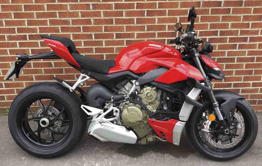 ducati streetfighter v4 tire size